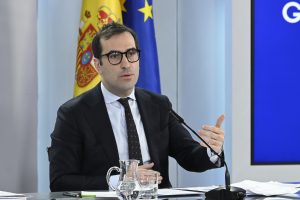 El Gobierno aumenta la protección financiera de los consumidores con límites a los intereses del crédito al consumo para evitar el sobreendeudamiento